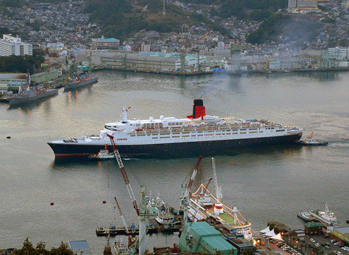 QE2_050227.jpg